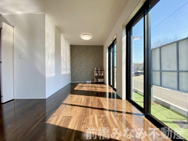 高崎市倉賀野町12期　２号棟(全２棟)　グラファーレ　新築建売分譲の洋室|明るい洋室です