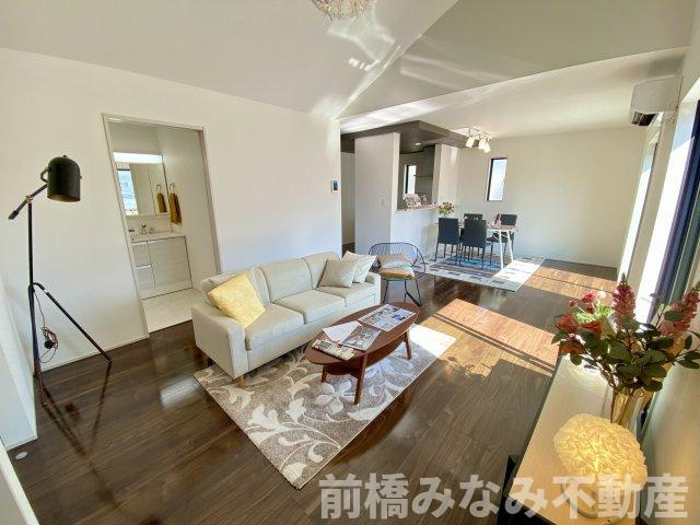 高崎市倉賀野町12期　２号棟(全２棟)　グラファーレ　新築建売分譲の居間・リビング|ゆったりとしたリビングです