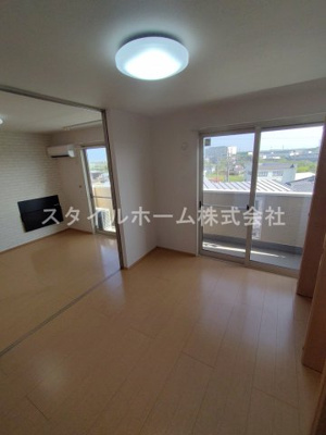 【居間・リビング】 | セジュールオッツＳからさわ | 別部屋写真です。