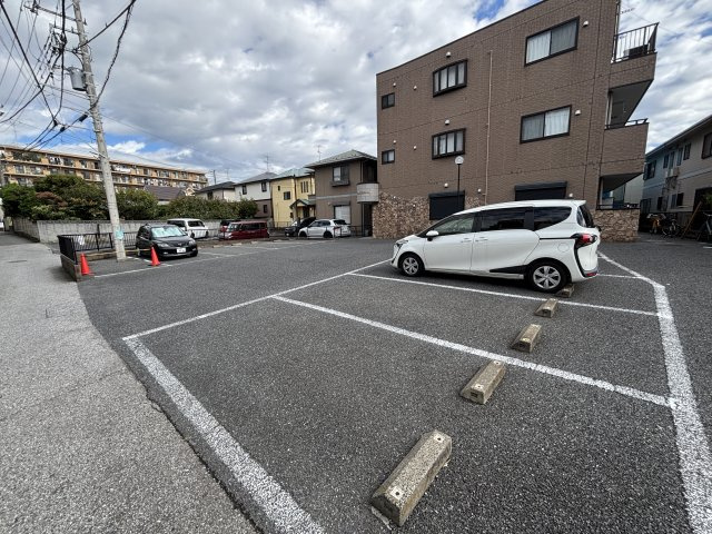 ドエル・シャンビエンの駐車場