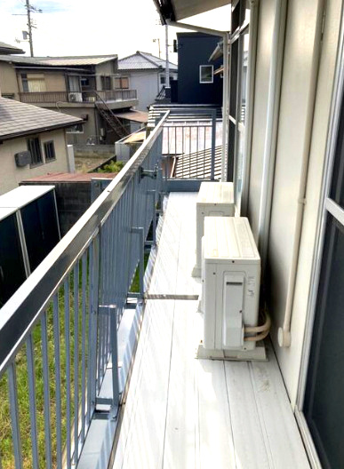 久米窪田町中古戸建のバルコニー|お洗濯にも便利なバルコニー付き