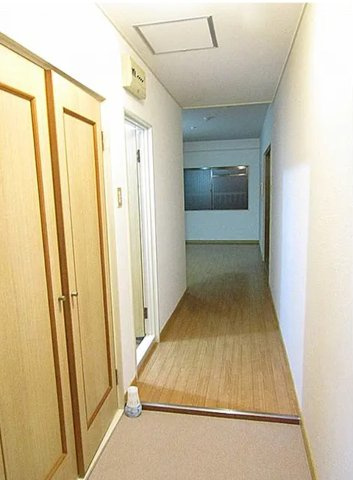 大阪市住吉区山之内3丁目　一棟マンションの玄関