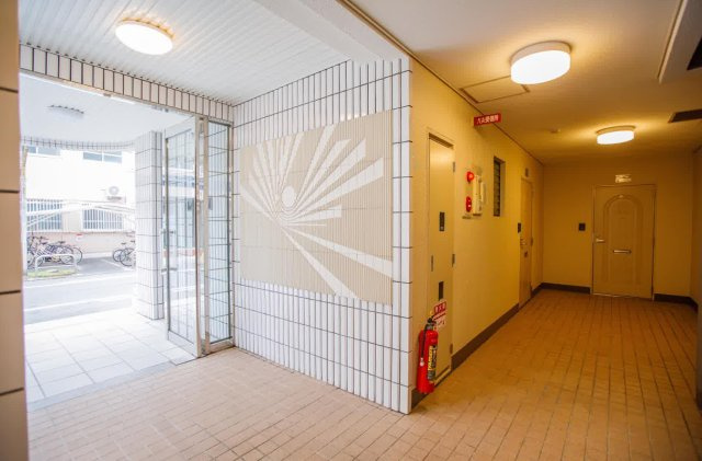 大阪市住吉区山之内3丁目　一棟マンションのエントランス