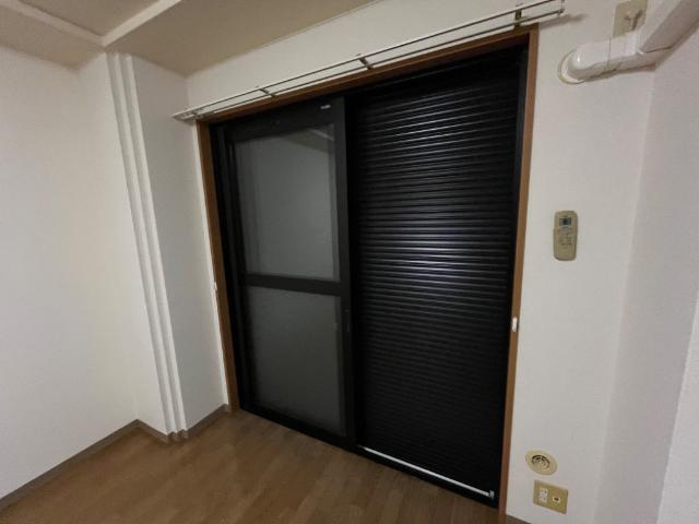 ウィンドミル　ケイの内装|雨戸シャッター