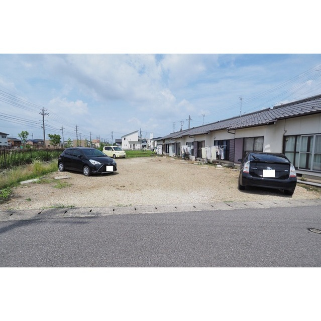 羽島郡岐南町平島７丁目の一戸建ての駐車場