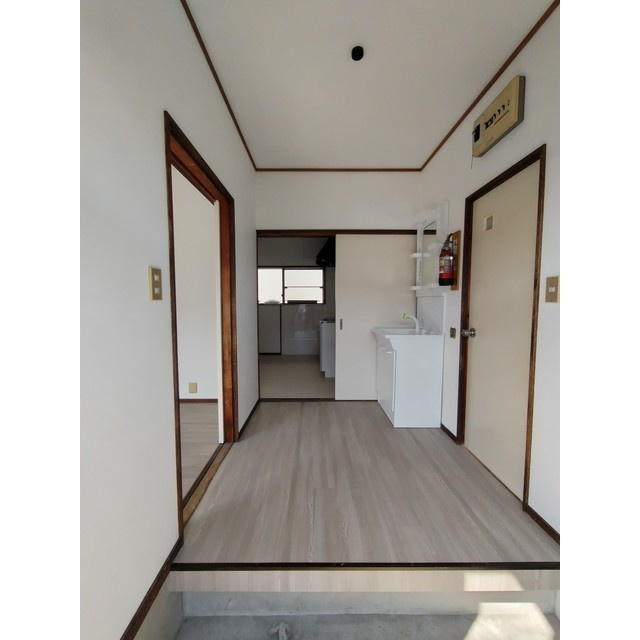 羽島郡岐南町平島７丁目の一戸建ての玄関