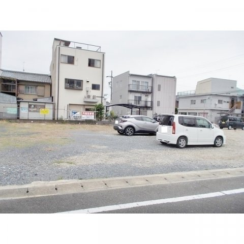 雲井町篠田ガレージの駐車場