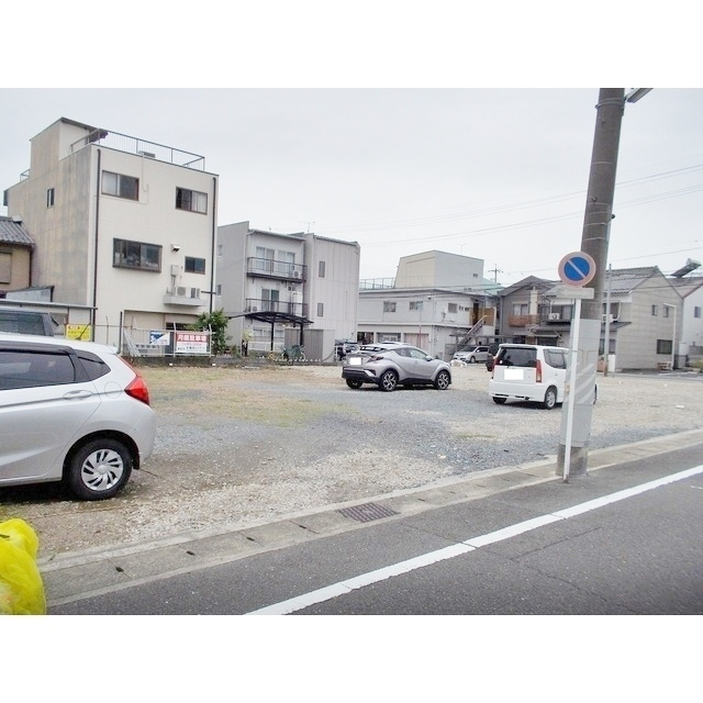 雲井町篠田ガレージの駐車場
