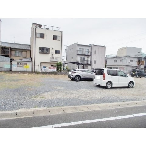 雲井町篠田ガレージの駐車場