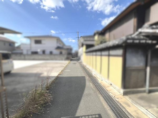【前面道路含む現地写真】