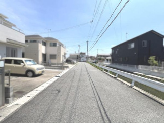 【前面道路含む現地写真】