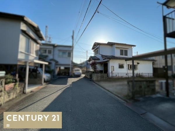 和歌山市栄谷　中古戸建の前面道路含む現地写真