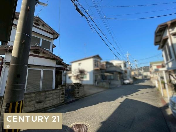 和歌山市栄谷　中古戸建の前面道路含む現地写真