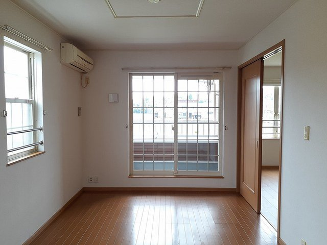 ル・クールＢの居間・リビング|こちらのリビングで趣味の時間をお楽しみください