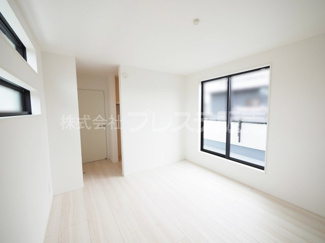 【洋室】 | 現地写真（２階洋室）