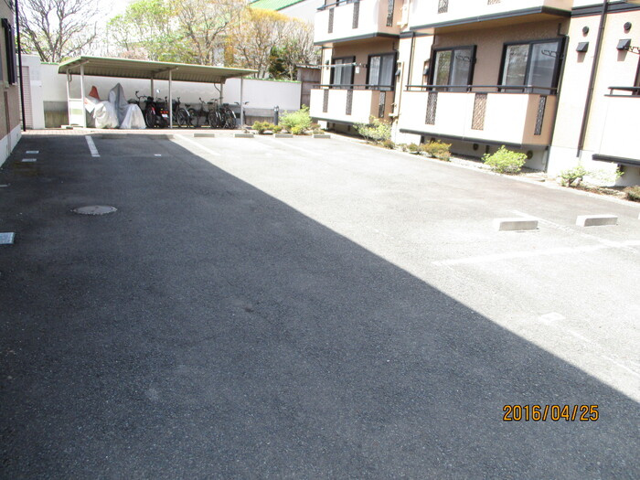 メゾン・ド・ファミール　Bの駐車場