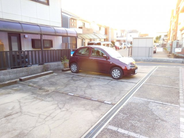 プリマ富田の駐車場