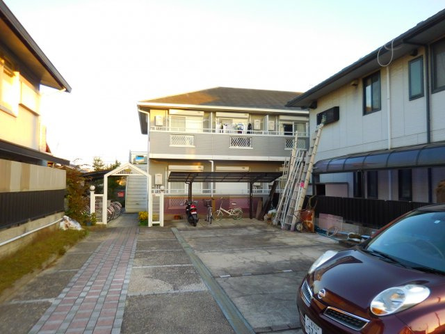 プリマ富田の駐車場