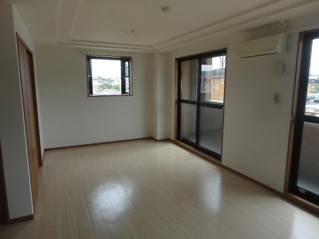 ディベルティ観音寺新町の居間・リビング