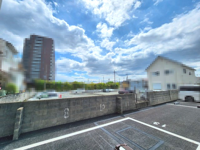 向日市寺戸町八ノ坪の外観|イオンモール京都桂川まで徒歩約4分。
日々のお買い物に便利なスーパーも徒歩圏内にございます。

