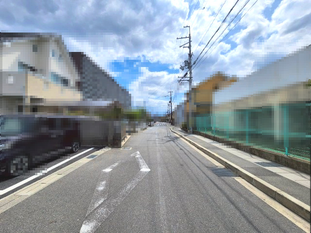 向日市寺戸町八ノ坪の前面道路含む現地写真|前道幅員約6.6～約7.7ｍ！