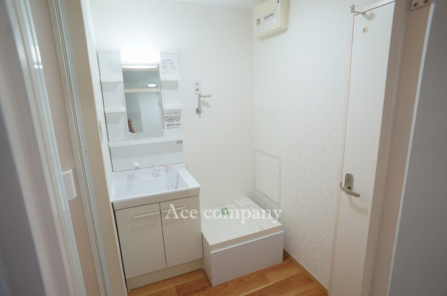 【ランドリースペース】 | ユニハイム平野北 | 高さのある洗濯パン完備☆床CF張替え済みです☆