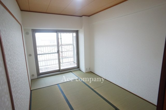 【寝室】 | ユニハイム平野北 | 【和室6帖】バルコニーに面したお部屋です☆