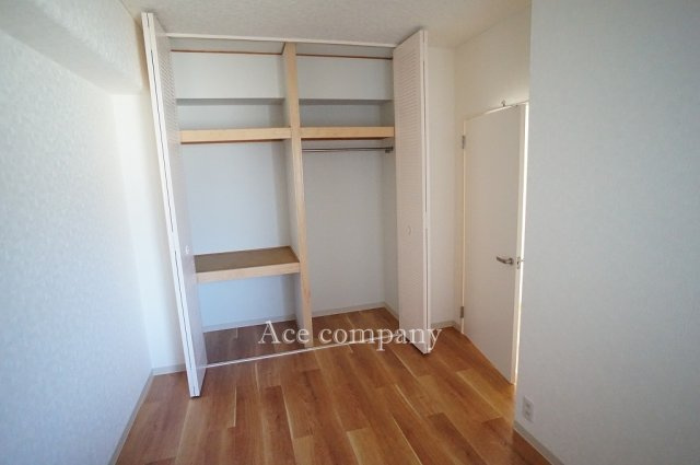 【子供部屋】 | ユニハイム平野北 | 【洋室5帖】収納完備です♪