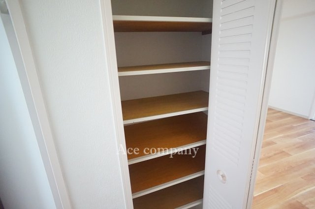 【収納】 | ユニハイム平野北 | 廊下にある収納です♪