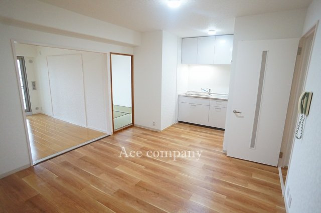 【居間・リビング】 | ユニハイム平野北 | 【LDK：約11.3帖】クロス貼替え、LDK床CF張替え、ハウスクリーニング済みです☆