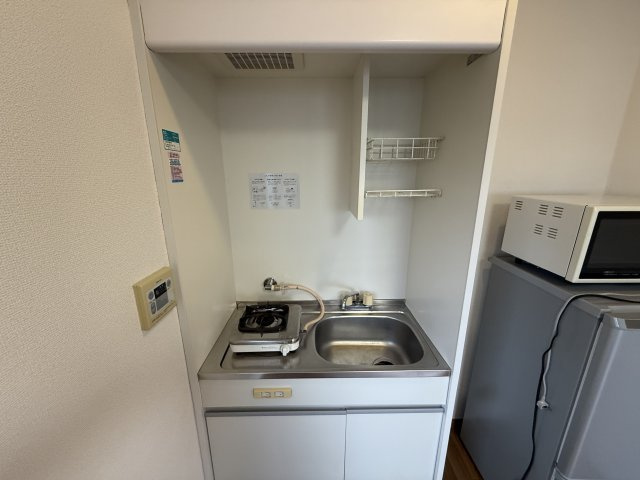 府中市紅葉丘３丁目のアパートのキッチン