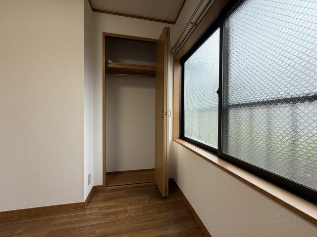 府中市紅葉丘３丁目のアパートの収納