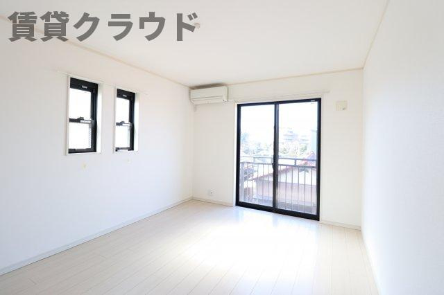 グランウエストの洋室|清潔なエントランスです