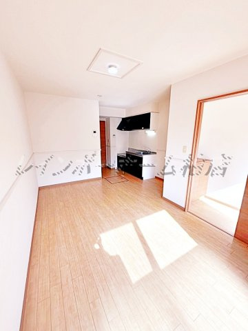 仲介手数料（賃料の1.10ヵ月）の50％OFF対象物件！の寝室|こちらの居間で趣味の時間をお楽しみください