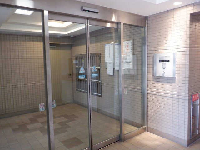 朝日シティパリオ十条のエントランス