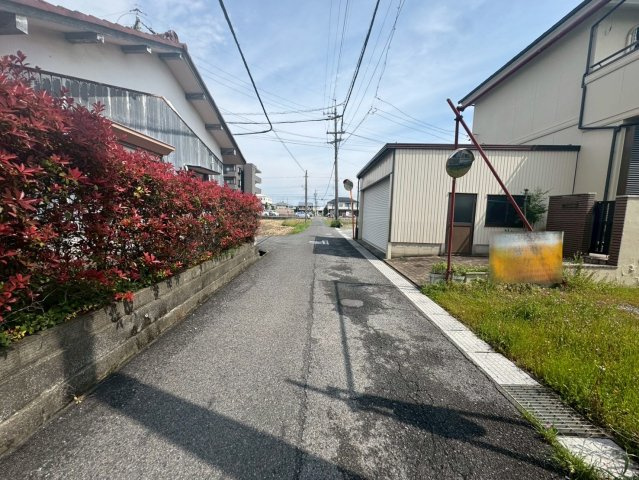 売土地　大垣市楽田町2丁目　79.58坪の前面道路含む現地写真