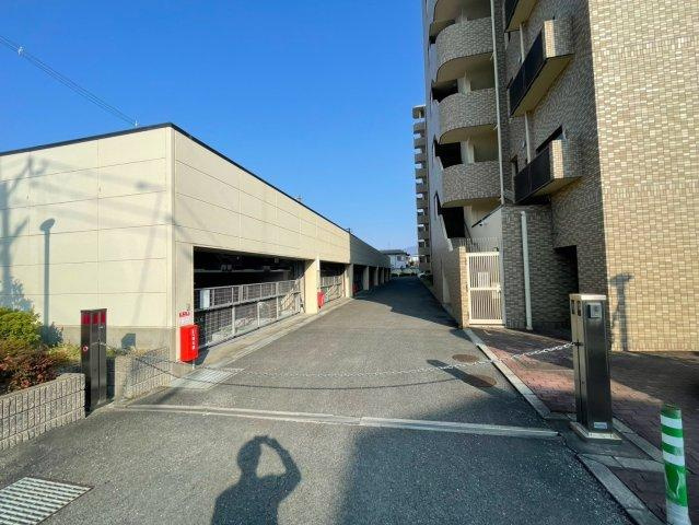 キングマンション鴻池の駐車場|■物件内覧・資金計画相談・住宅ローン相談、リフォーム相談、お問合せ受付中■
※当日・翌日のご内覧、ご相談はお電話でのお問合せがスムーズです！