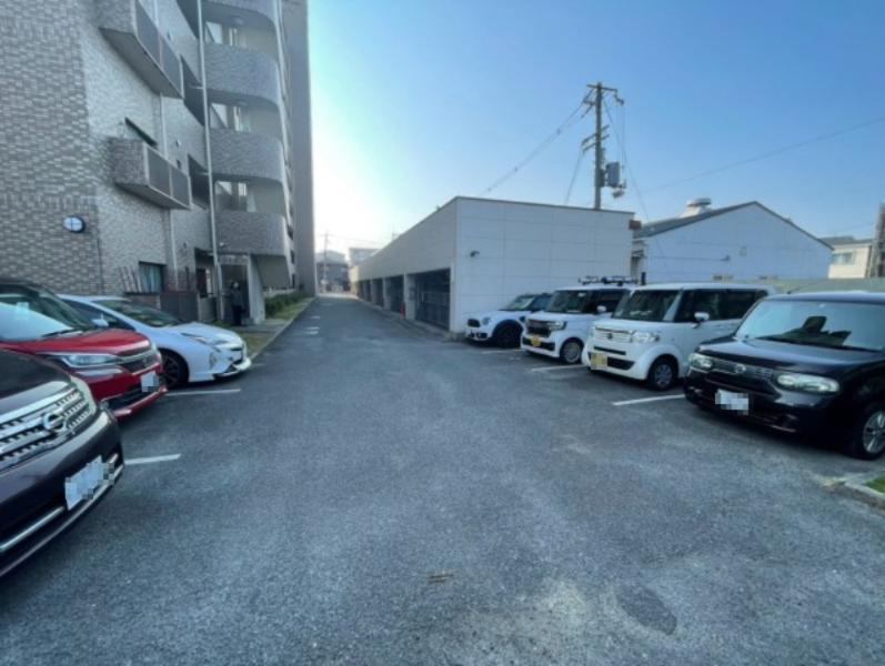 キングマンション鴻池の駐車場|■物件内覧・資金計画相談・住宅ローン相談、リフォーム相談、お問合せ受付中■
※当日・翌日のご内覧、ご相談はお電話でのお問合せがスムーズです！