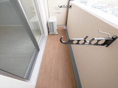 【バルコニー】 | エグゼ新大阪南 | 暖かな日差しのふりそそぐバルコニー