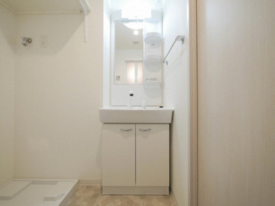 【洗面所】 | エグゼ新大阪南 | ゆったりとスペースのある洗面所