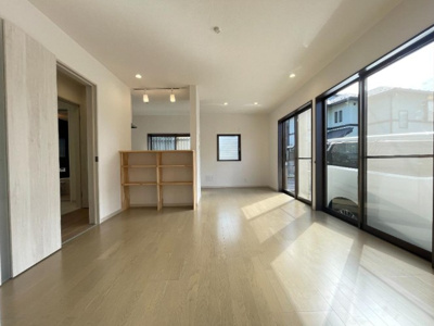 【居間・リビング】 | 海老名市杉久保南3丁目 中古戸建 全1棟