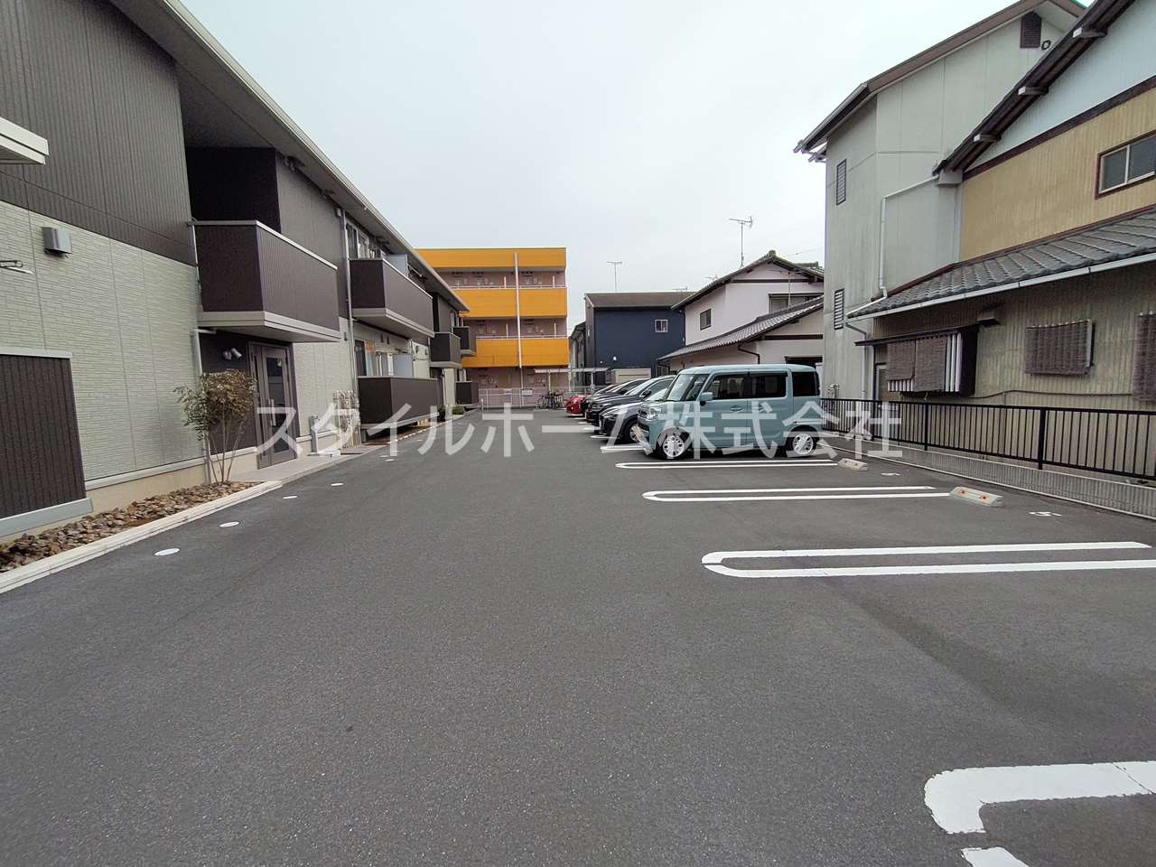 ガーデンパークの駐車場