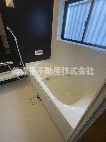 ６４８６８　岐阜市鏡島中古戸建ての浴室