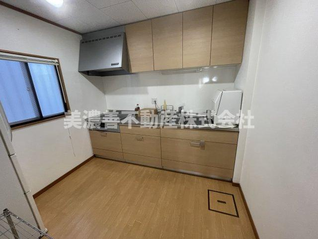 ６４８６８　岐阜市鏡島中古戸建てのキッチン
