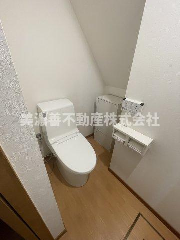 ６４８６８　岐阜市鏡島中古戸建てのトイレ