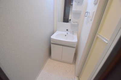 【洗面所】 | La Douceur新大阪 | 独立洗面台あり、毎朝おしゃれに忙しい女性の方におすすめです