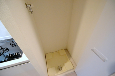 【設備】 | La Douceur新大阪 | 洗濯機置き場です