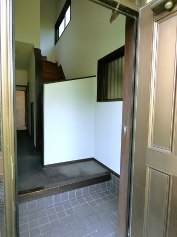 大網白里市南横川貸家の玄関