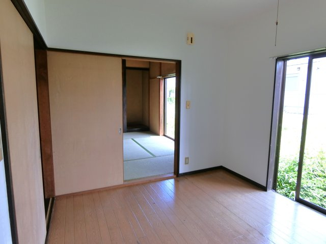 大網白里市南横川貸家の居間・リビング