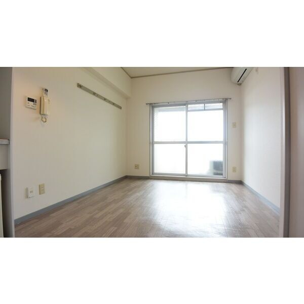 ハッピーコート栄町の居間・リビング